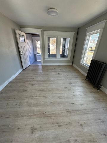 98 Elijah St, Springfield, MA 01109