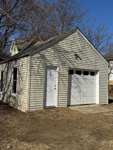 98 Elijah St, Springfield, MA 01109