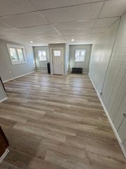 98 Elijah St, Springfield, MA 01109