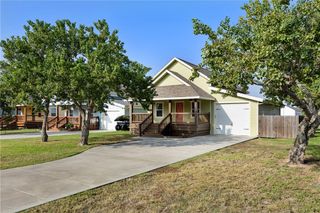 1403 S Young St, Rockport, TX 78382