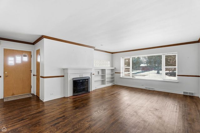 311 Grove Street, Crystal Lake, IL 60014