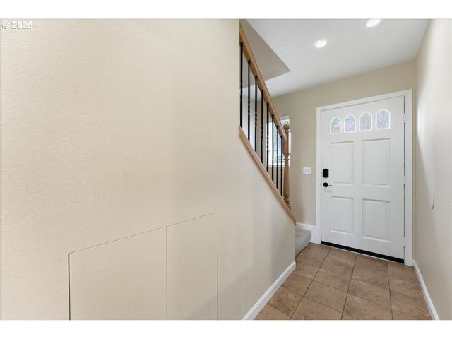 1812 Ne 19TH St, Gresham, OR 97030