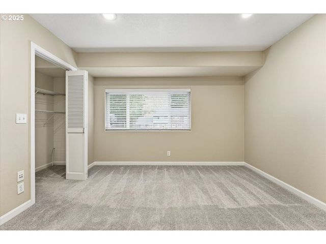 1812 Ne 19TH St, Gresham, OR 97030