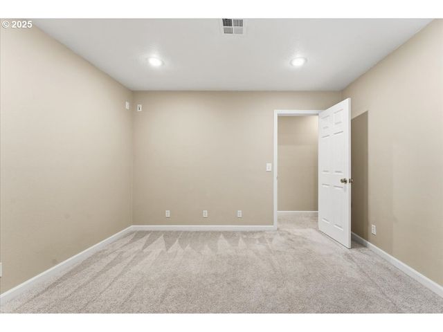 1812 Ne 19TH St, Gresham, OR 97030