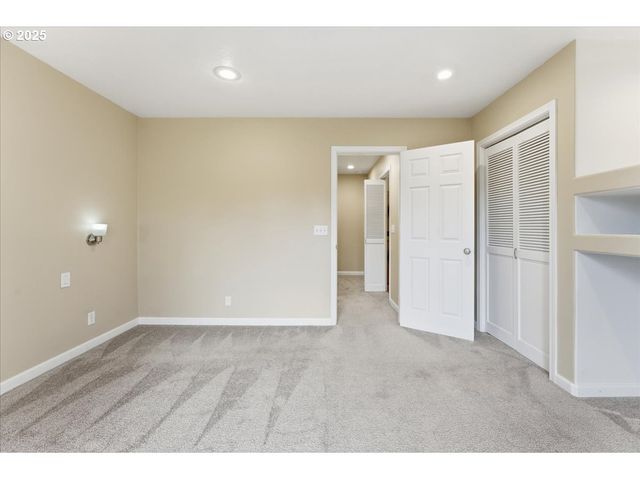 1812 Ne 19TH St, Gresham, OR 97030