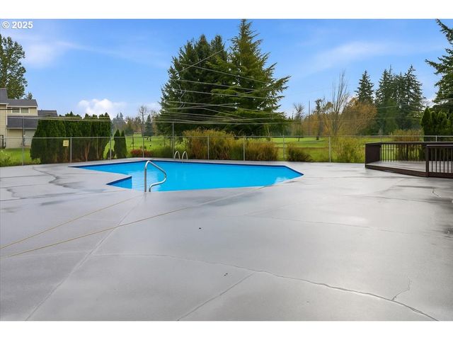 1812 Ne 19TH St, Gresham, OR 97030