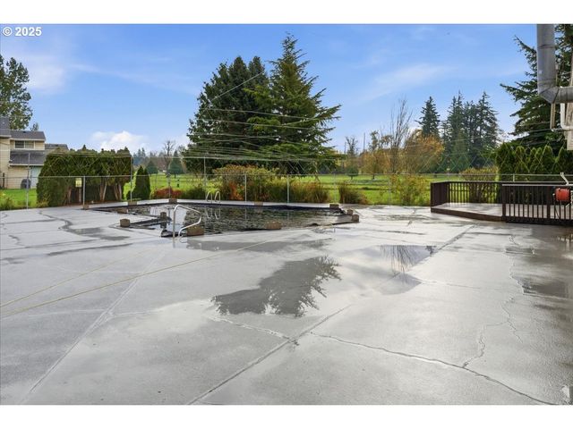 1812 Ne 19TH St, Gresham, OR 97030