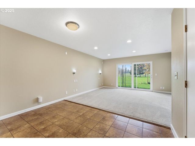 1812 Ne 19TH St, Gresham, OR 97030