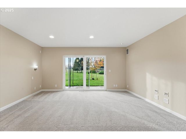 1812 Ne 19TH St, Gresham, OR 97030