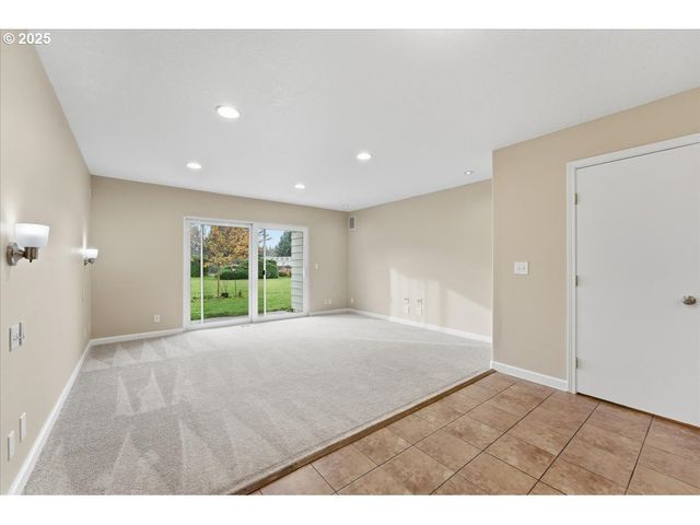 1812 Ne 19TH St, Gresham, OR 97030