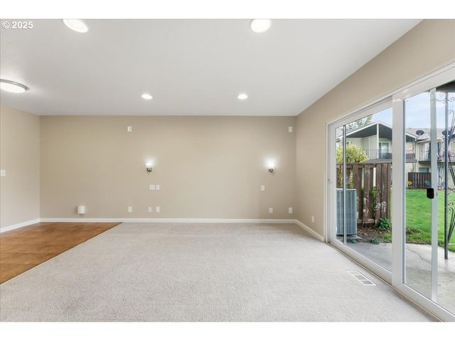 1812 Ne 19TH St, Gresham, OR 97030