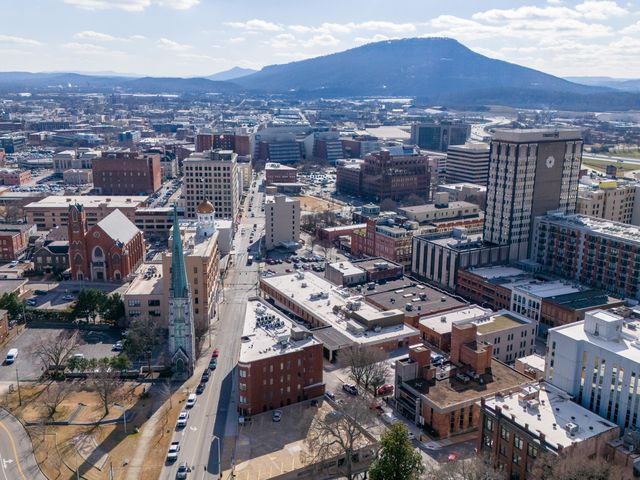 707 Georgia Ave Avenue 405, Chattanooga, TN 37402