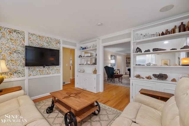 171 Merriweather Road, Grosse Pointe Farms, MI 48236