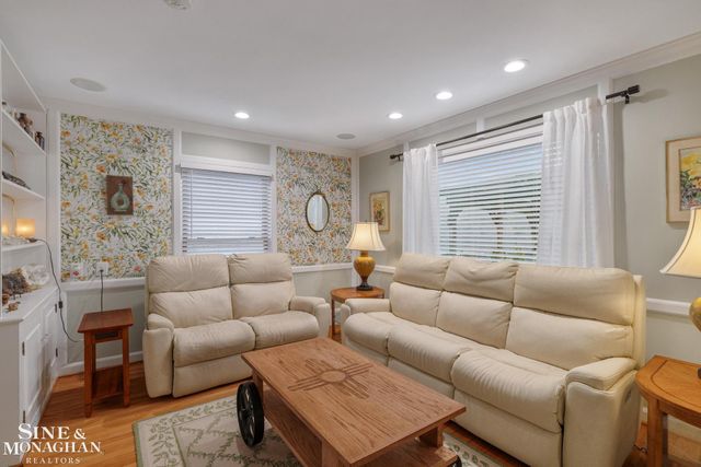 171 Merriweather Road, Grosse Pointe Farms, MI 48236