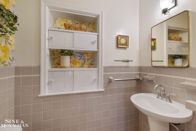 171 Merriweather Road, Grosse Pointe Farms, MI 48236