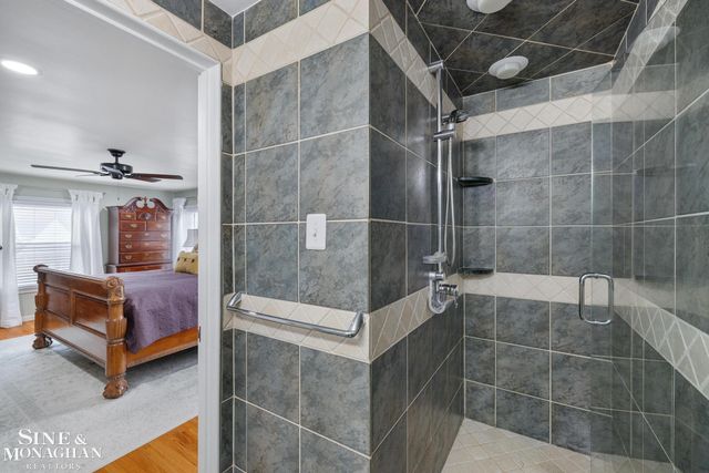 171 Merriweather Road, Grosse Pointe Farms, MI 48236