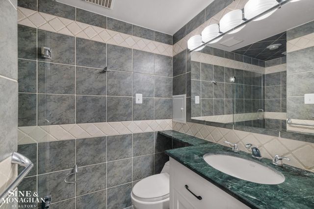 171 Merriweather Road, Grosse Pointe Farms, MI 48236