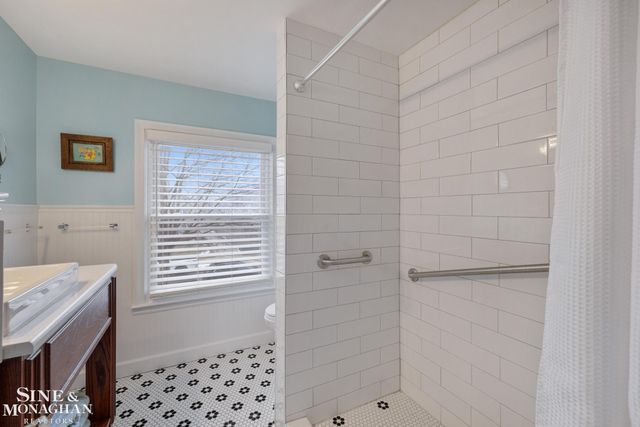 171 Merriweather Road, Grosse Pointe Farms, MI 48236