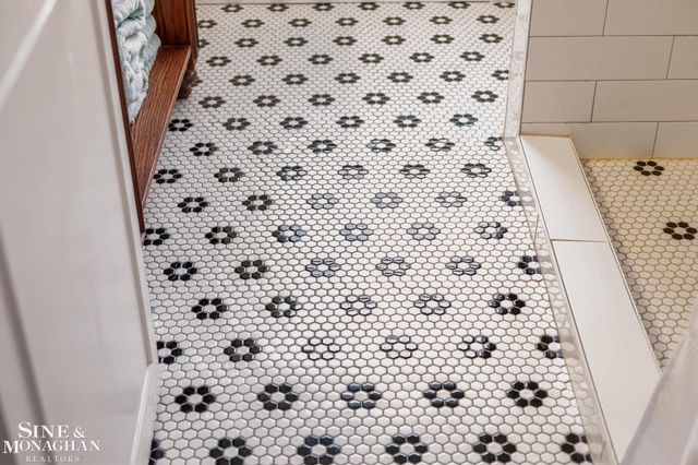 171 Merriweather Road, Grosse Pointe Farms, MI 48236