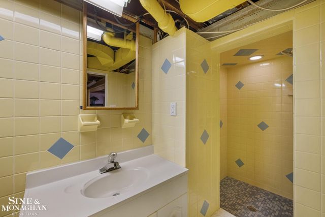 171 Merriweather Road, Grosse Pointe Farms, MI 48236