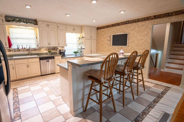 2102 Great Oak Drive, Tallahassee, FL 32303