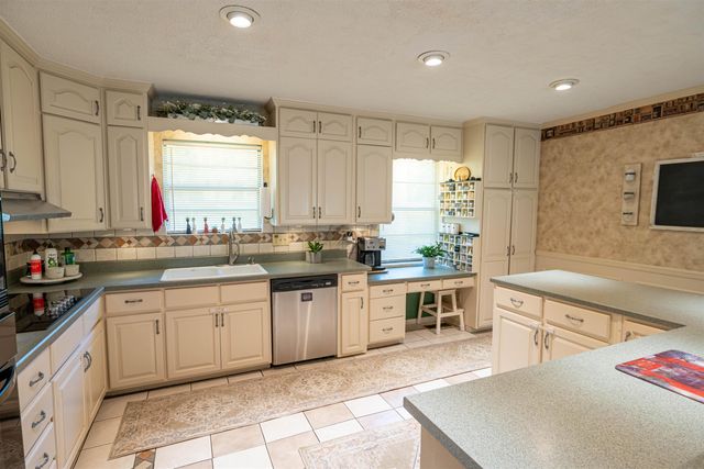 2102 Great Oak Drive, Tallahassee, FL 32303