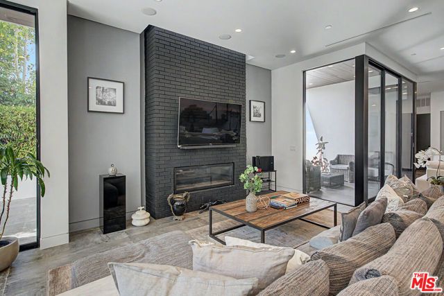 622 S Sycamore Avenue, Los Angeles, CA 90036