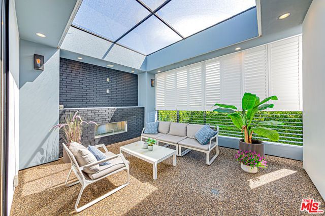 622 S Sycamore Avenue, Los Angeles, CA 90036