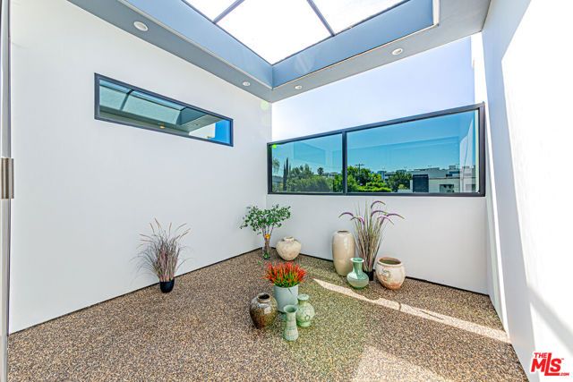 622 S Sycamore Avenue, Los Angeles, CA 90036