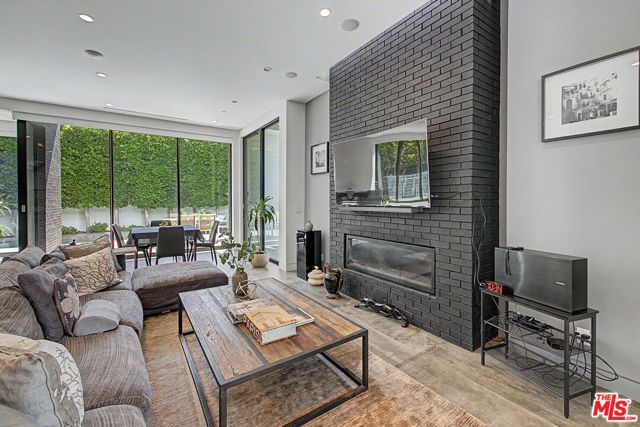 622 S Sycamore Avenue, Los Angeles, CA 90036