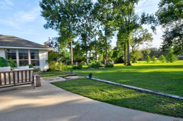 23065 Elberta Ln, Zachary, LA 70791