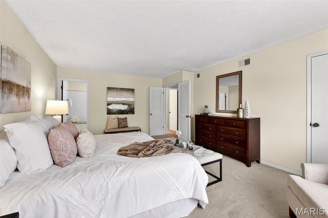 15556 Country Ridge Drive, Chesterfield, MO 63017