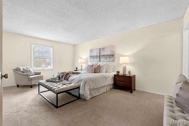 15556 Country Ridge Drive, Chesterfield, MO 63017