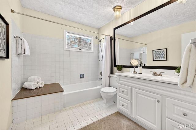 15556 Country Ridge Drive, Chesterfield, MO 63017