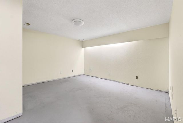 15556 Country Ridge Drive, Chesterfield, MO 63017