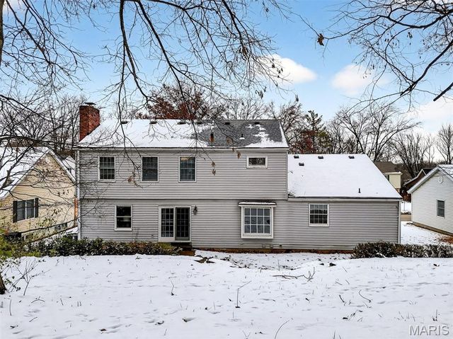 15556 Country Ridge Drive, Chesterfield, MO 63017