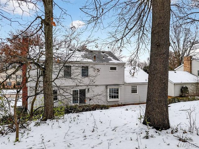 15556 Country Ridge Drive, Chesterfield, MO 63017