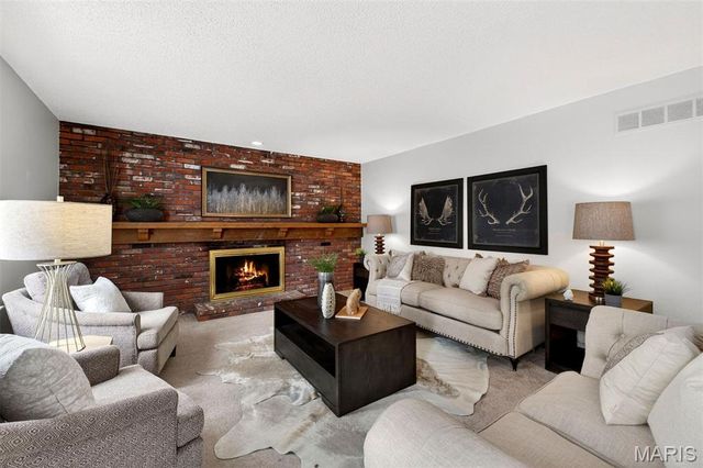 15556 Country Ridge Drive, Chesterfield, MO 63017