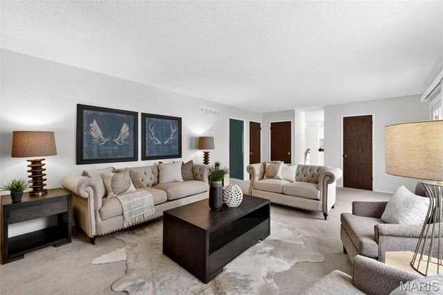 15556 Country Ridge Drive, Chesterfield, MO 63017