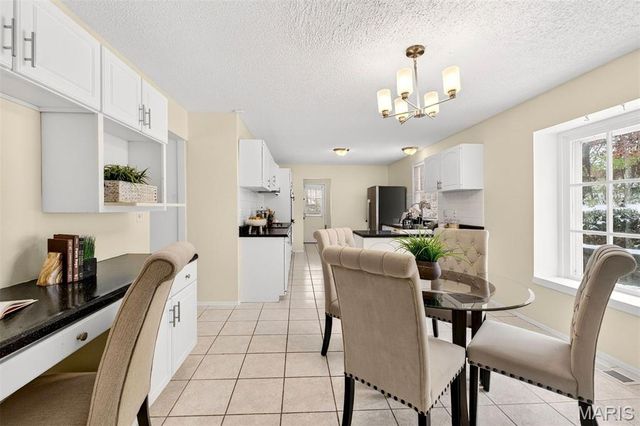 15556 Country Ridge Drive, Chesterfield, MO 63017