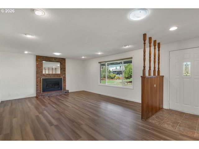 1395 Nw TWINS Ln, Albany, OR 97321