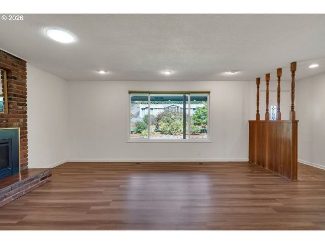 1395 Nw TWINS Ln, Albany, OR 97321