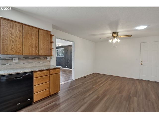 1395 Nw TWINS Ln, Albany, OR 97321