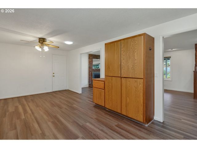 1395 Nw TWINS Ln, Albany, OR 97321