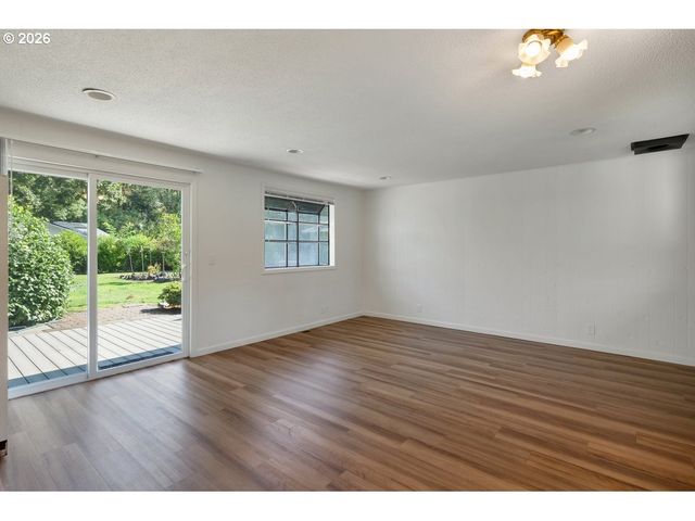 1395 Nw TWINS Ln, Albany, OR 97321