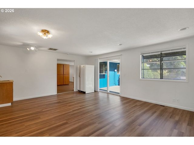 1395 Nw TWINS Ln, Albany, OR 97321