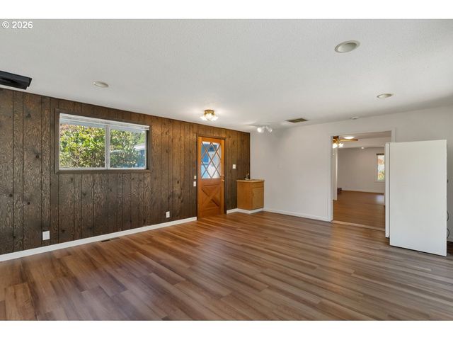 1395 Nw TWINS Ln, Albany, OR 97321