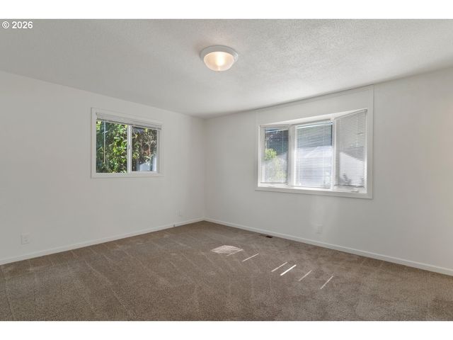 1395 Nw TWINS Ln, Albany, OR 97321