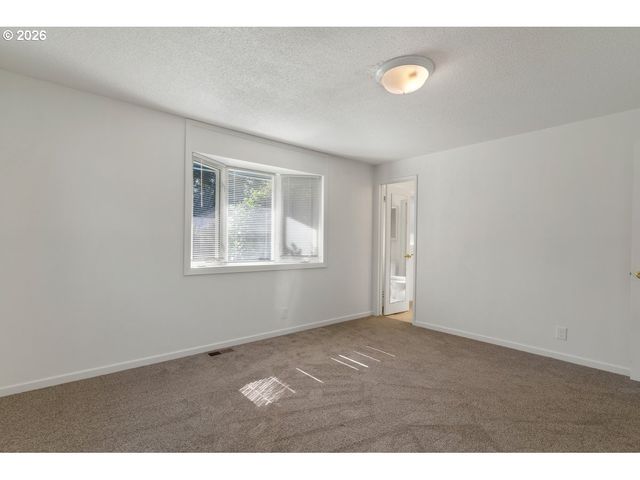 1395 Nw TWINS Ln, Albany, OR 97321