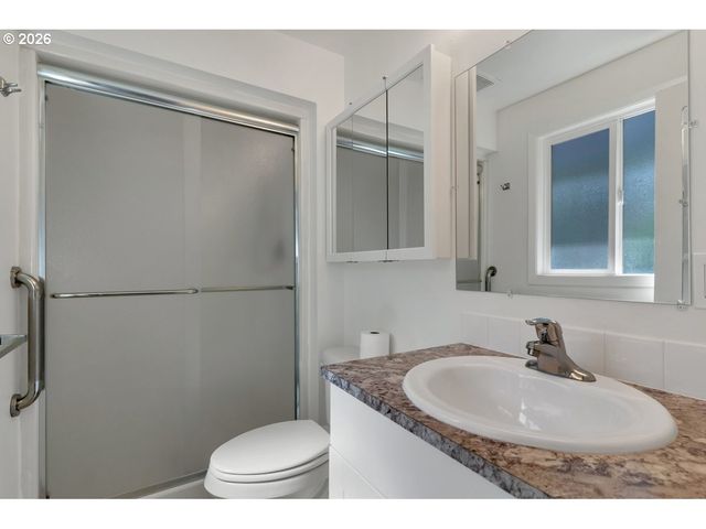 1395 Nw TWINS Ln, Albany, OR 97321
